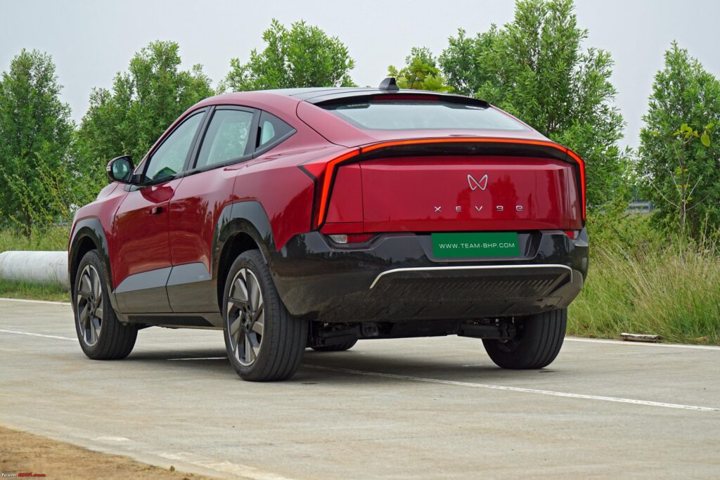 Red Mahindra BE.09 on road