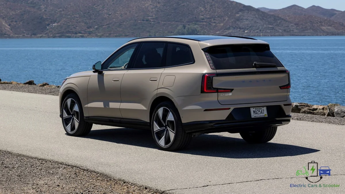 Volvo EX90 rear profile styling